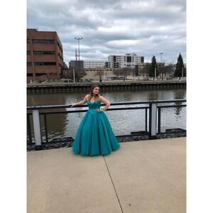 Sherri Hill  Prom Dress Size 6 Green  | Worn Once, Stunning Prom or Evening Gown